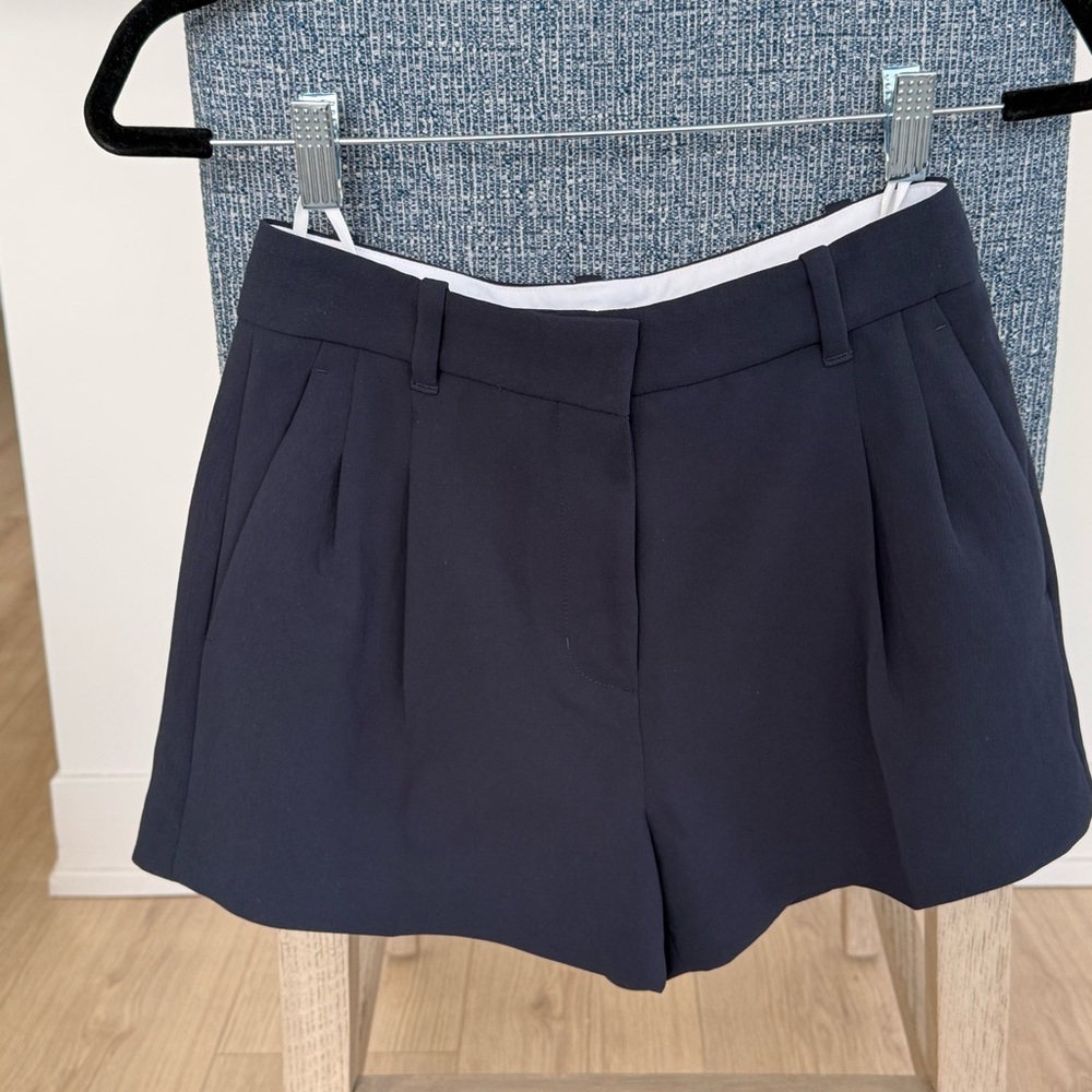 NWOT Aritzia Effortless Shorts - Mini Crepette | Size 2 - Picture 12 of 15